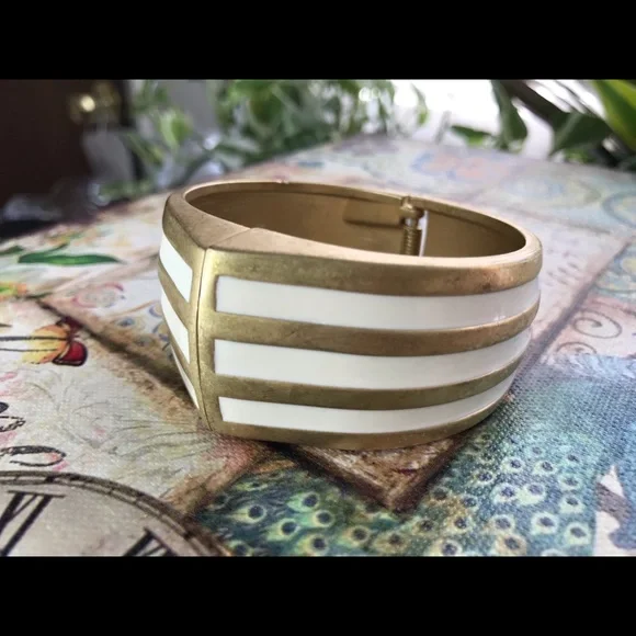 Matte Gold Hamptons Beach Vibe Bracelet - Picture 1 of 15